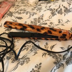 Zoe cheetah print flat iron